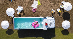  Caminhão Piscina? Foi Assim Com O Mercedes-Benz Na Argentina, Confira: 